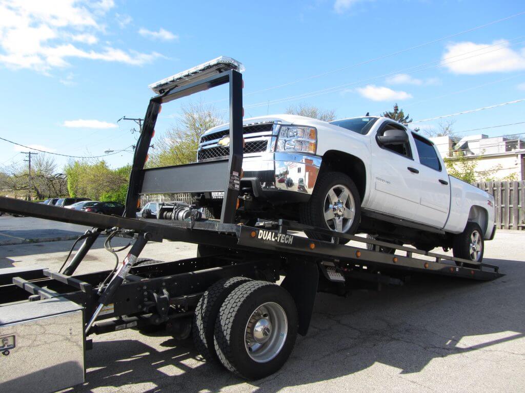 vehicle taking recovery car